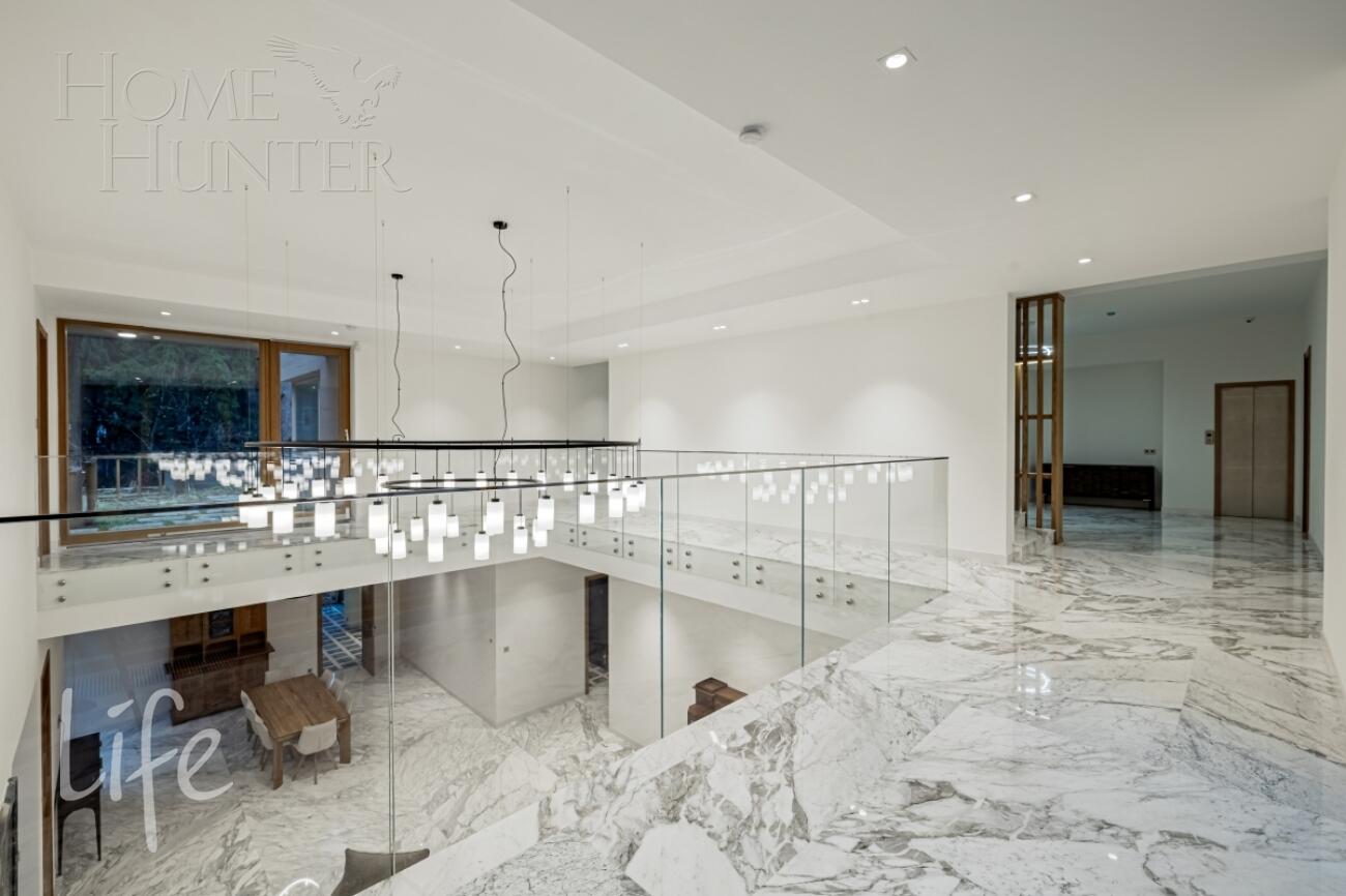 2-этажный коттедж 1 330 м² с отделкой