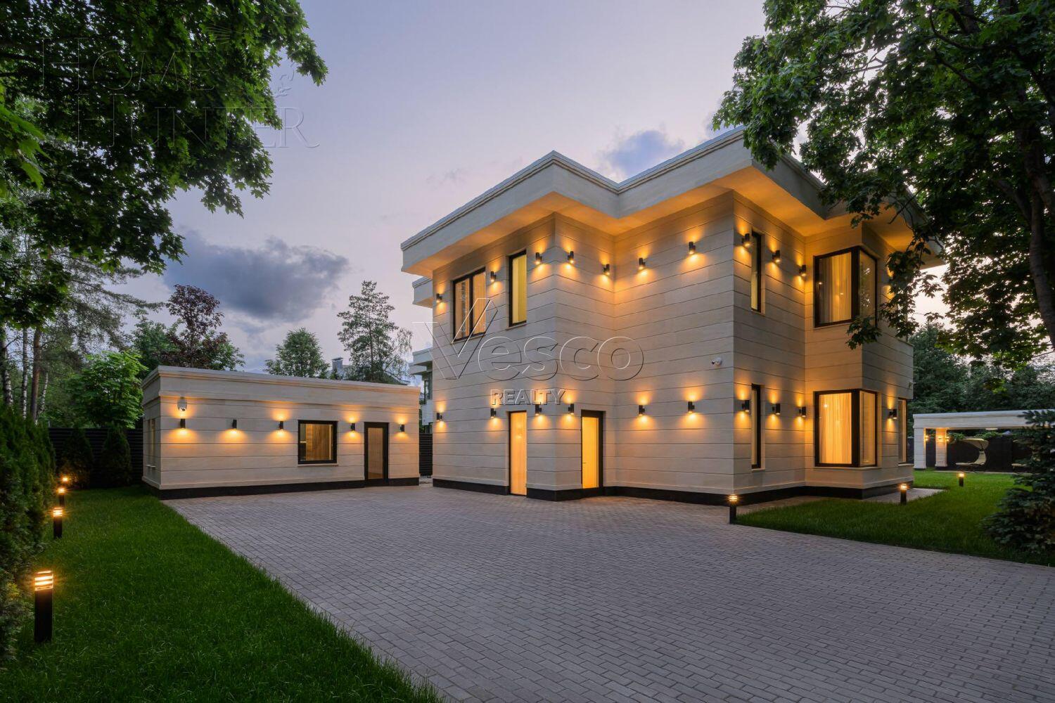 2-этажный коттедж 300 м² с отделкой