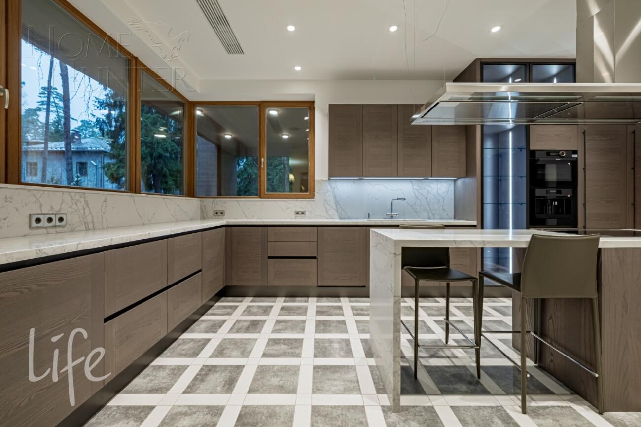 2-этажный коттедж 1 330 м² с отделкой