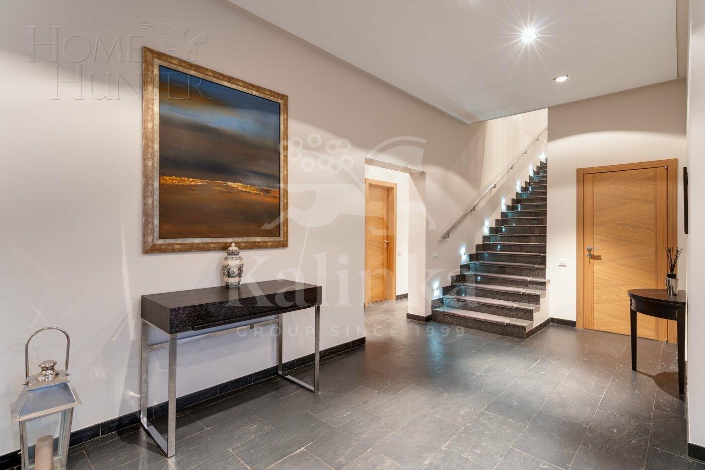 2-этажный коттедж 640 м² с отделкой