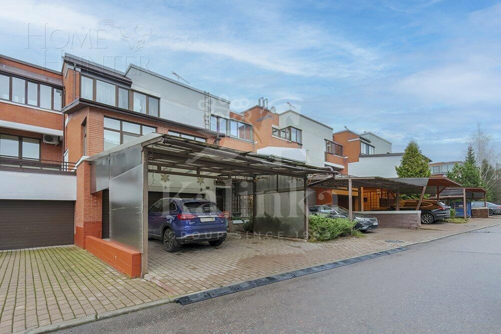 3-этажный таунхаус 400 м² с отделкой