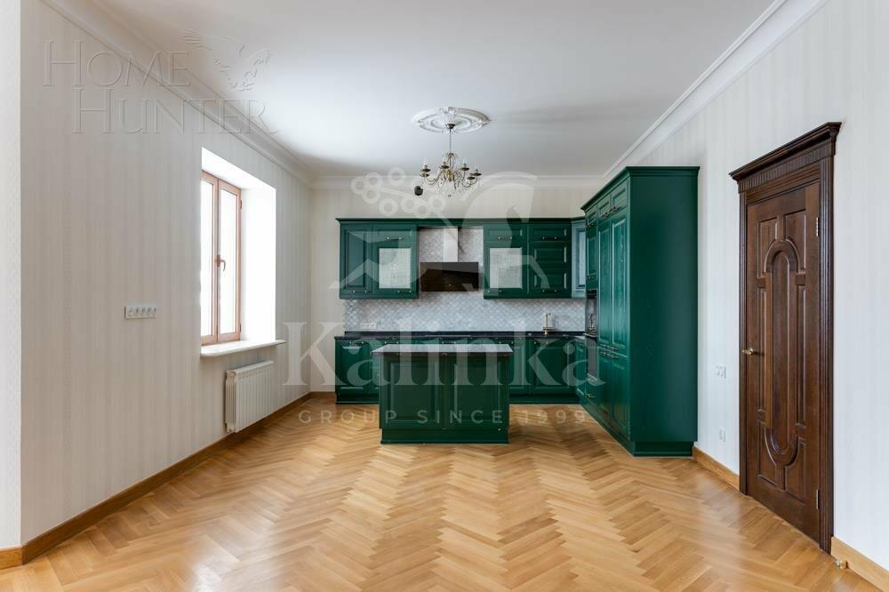 2-этажный коттедж 693.5 м² с отделкой