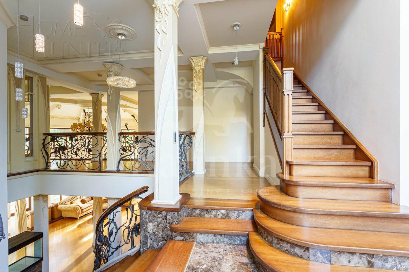 2-этажный коттедж 910 м² с отделкой