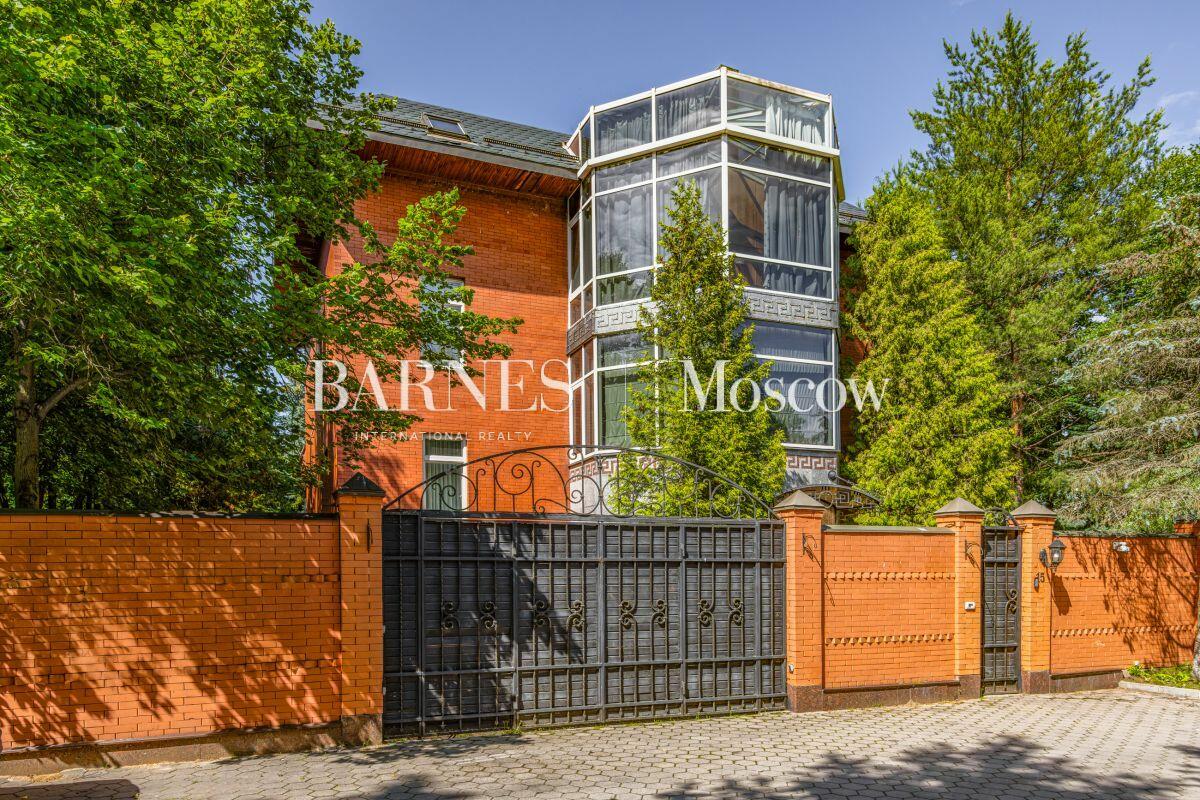 2-этажный коттедж 800 м² с отделкой