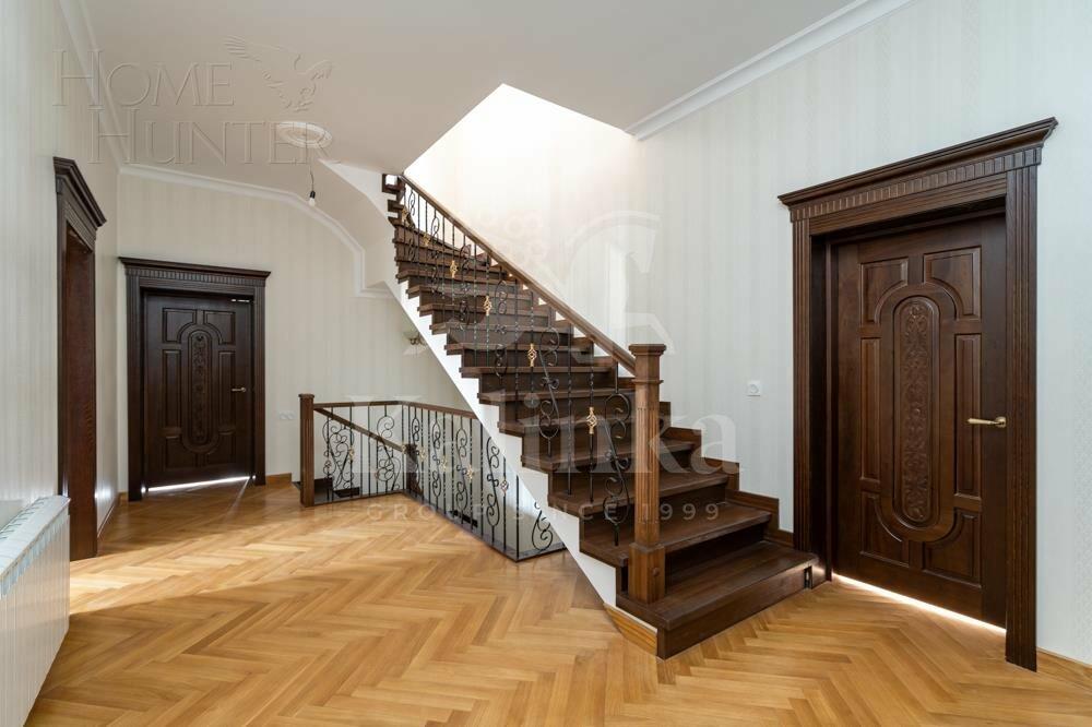 2-этажный коттедж 693.5 м² с отделкой