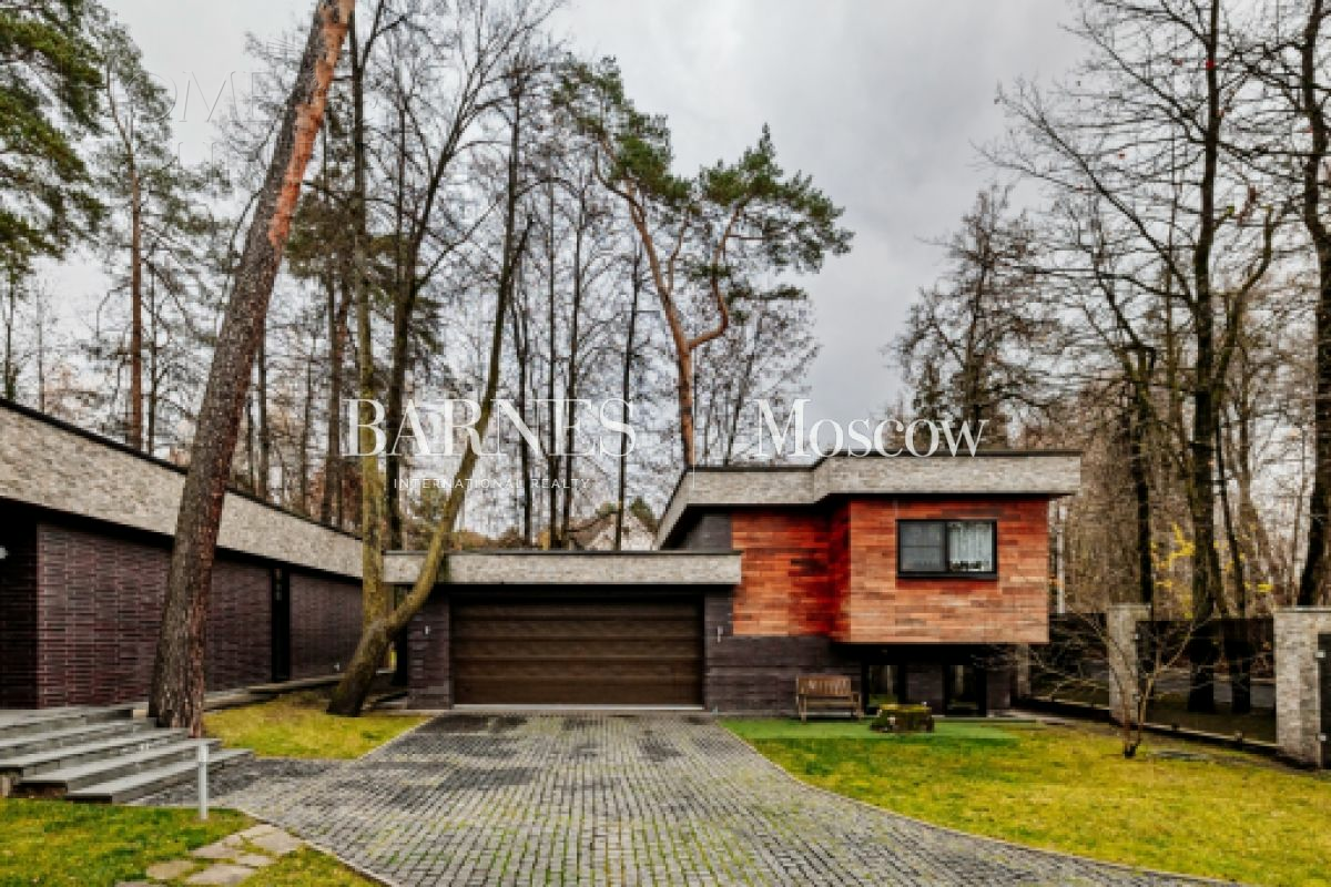 2-этажный коттедж 640 м² с отделкой