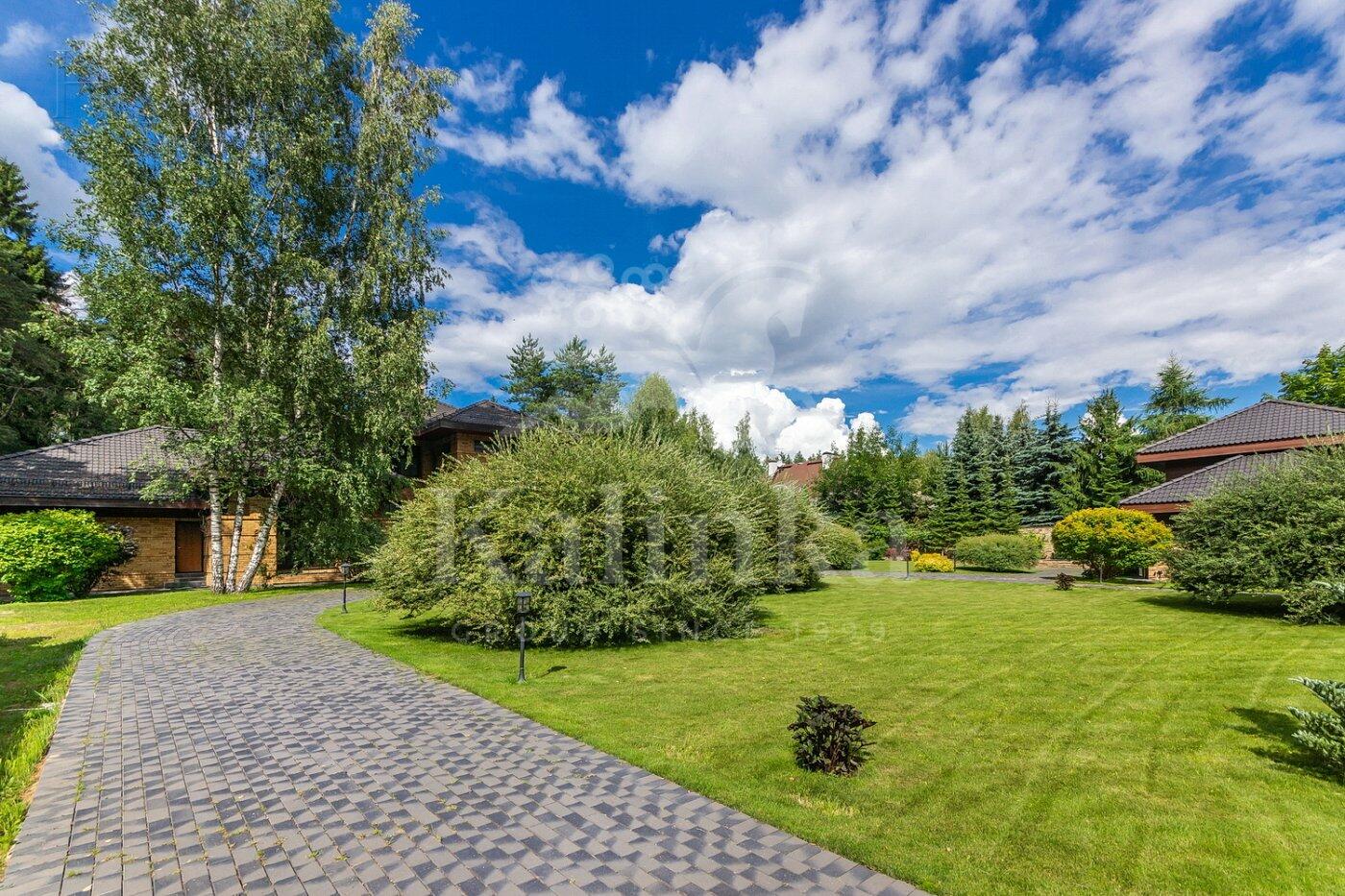 2-этажный коттедж 1 380 м² с отделкой