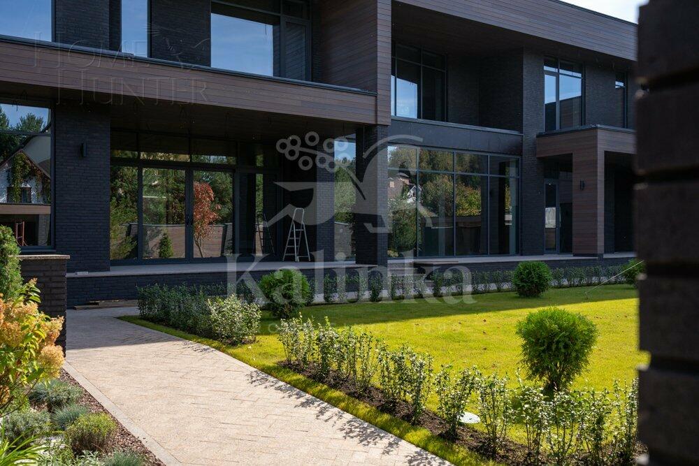 2-этажный коттедж 1 300 м² без отделки