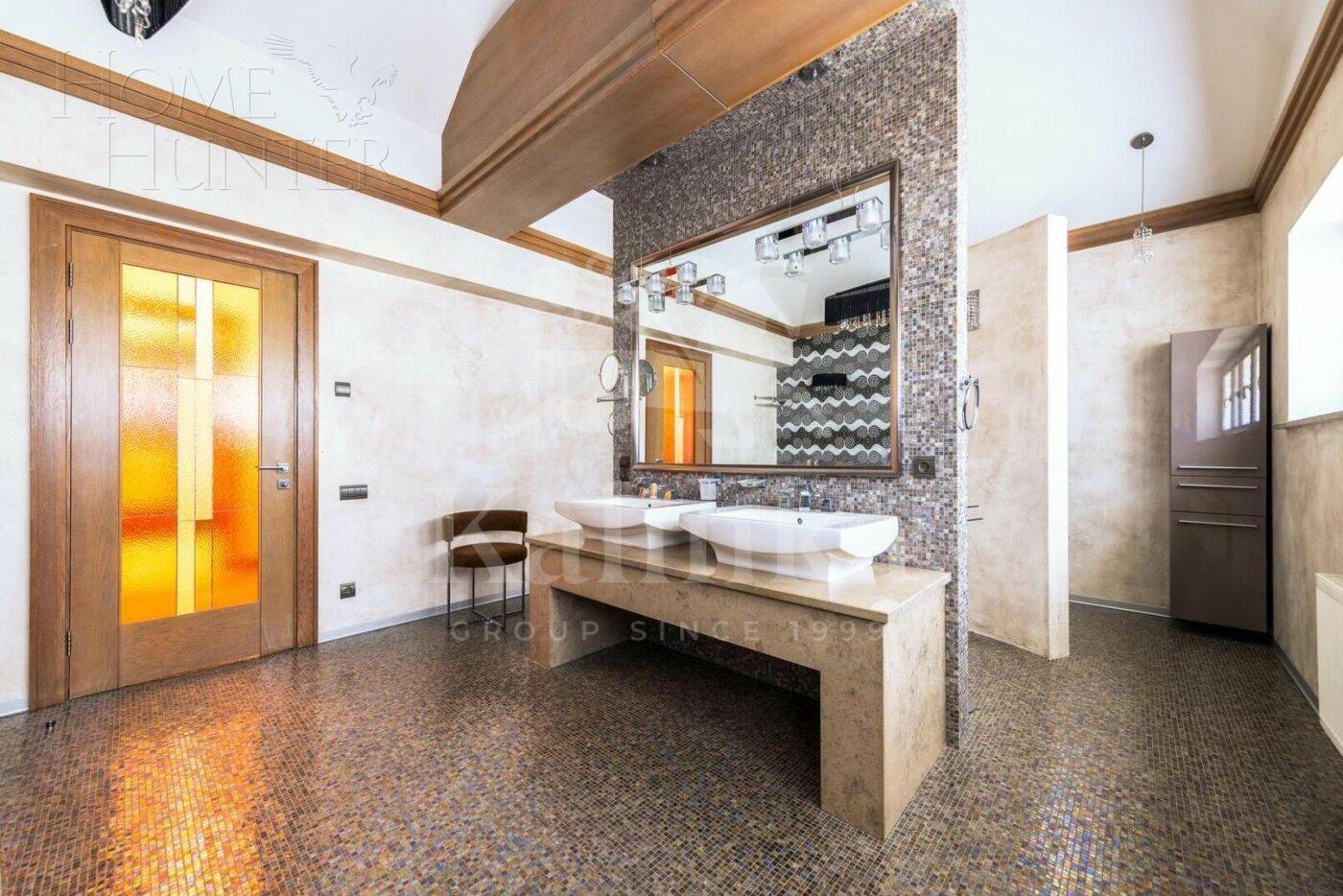 2-этажный коттедж 1 550 м² с отделкой