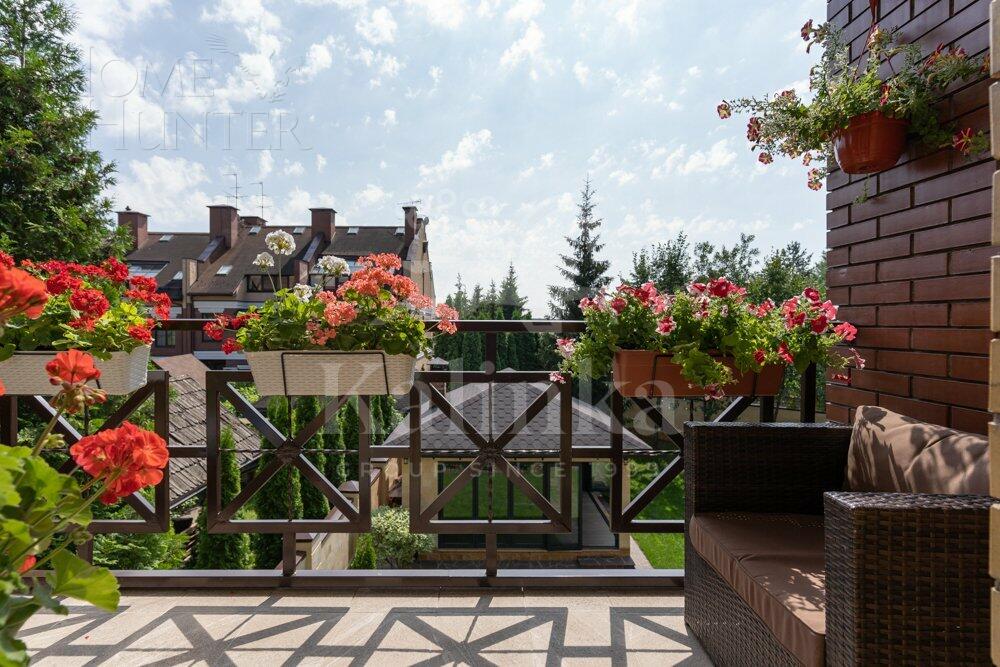 3-этажный таунхаус 400 м² с отделкой