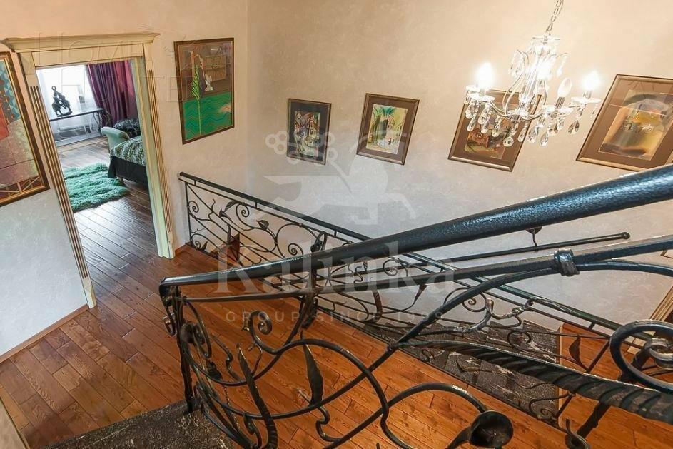 3-этажный коттедж 400 м² с отделкой