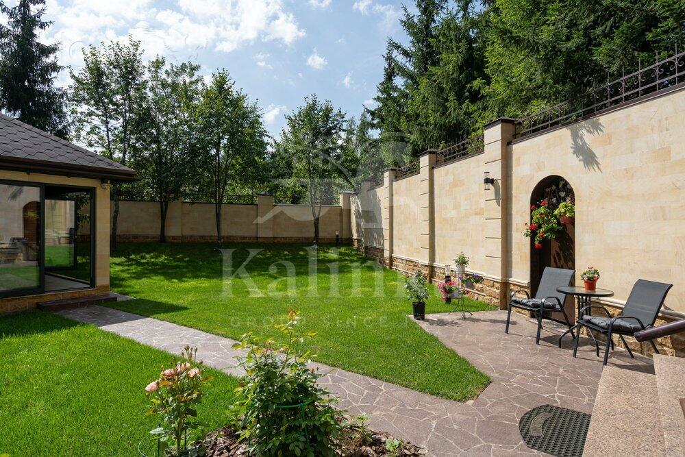 3-этажный таунхаус 400 м² с отделкой