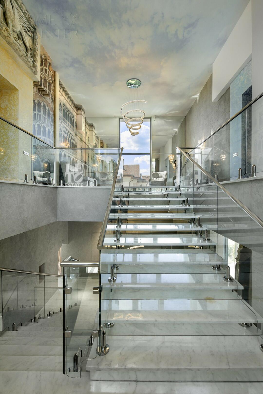 2-этажный коттедж 650 м² с отделкой