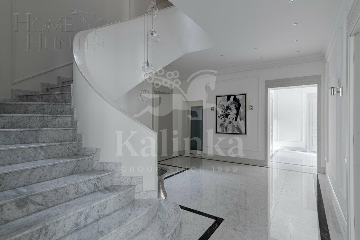 2-этажный коттедж 1 250 м² с отделкой