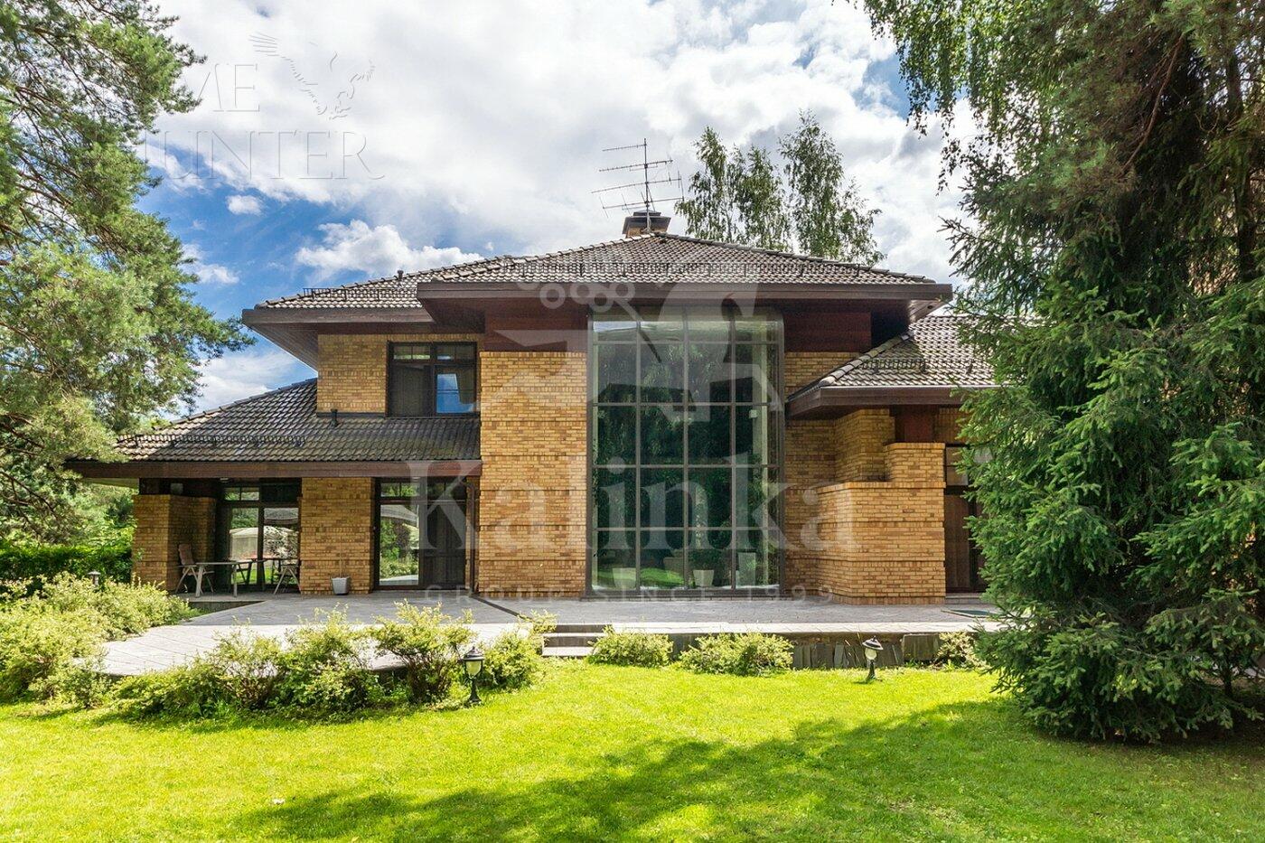 2-этажный коттедж 1 380 м² с отделкой