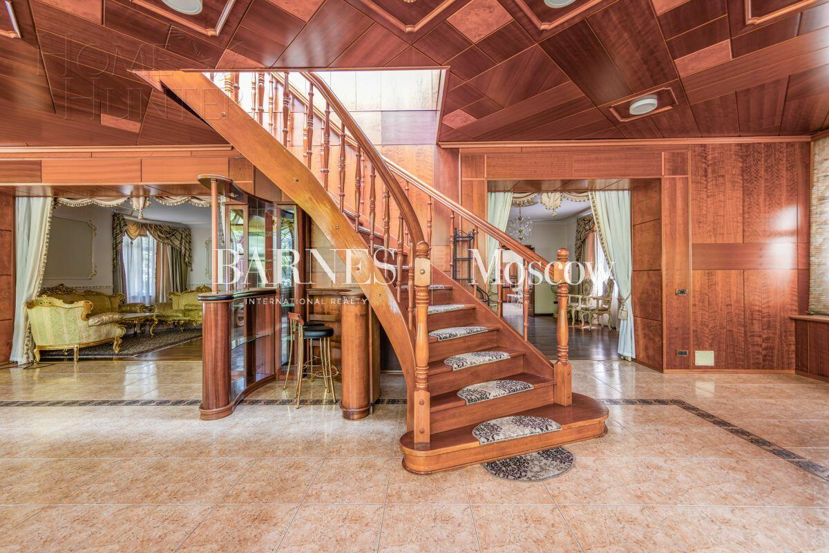 2-этажный коттедж 800 м² с отделкой