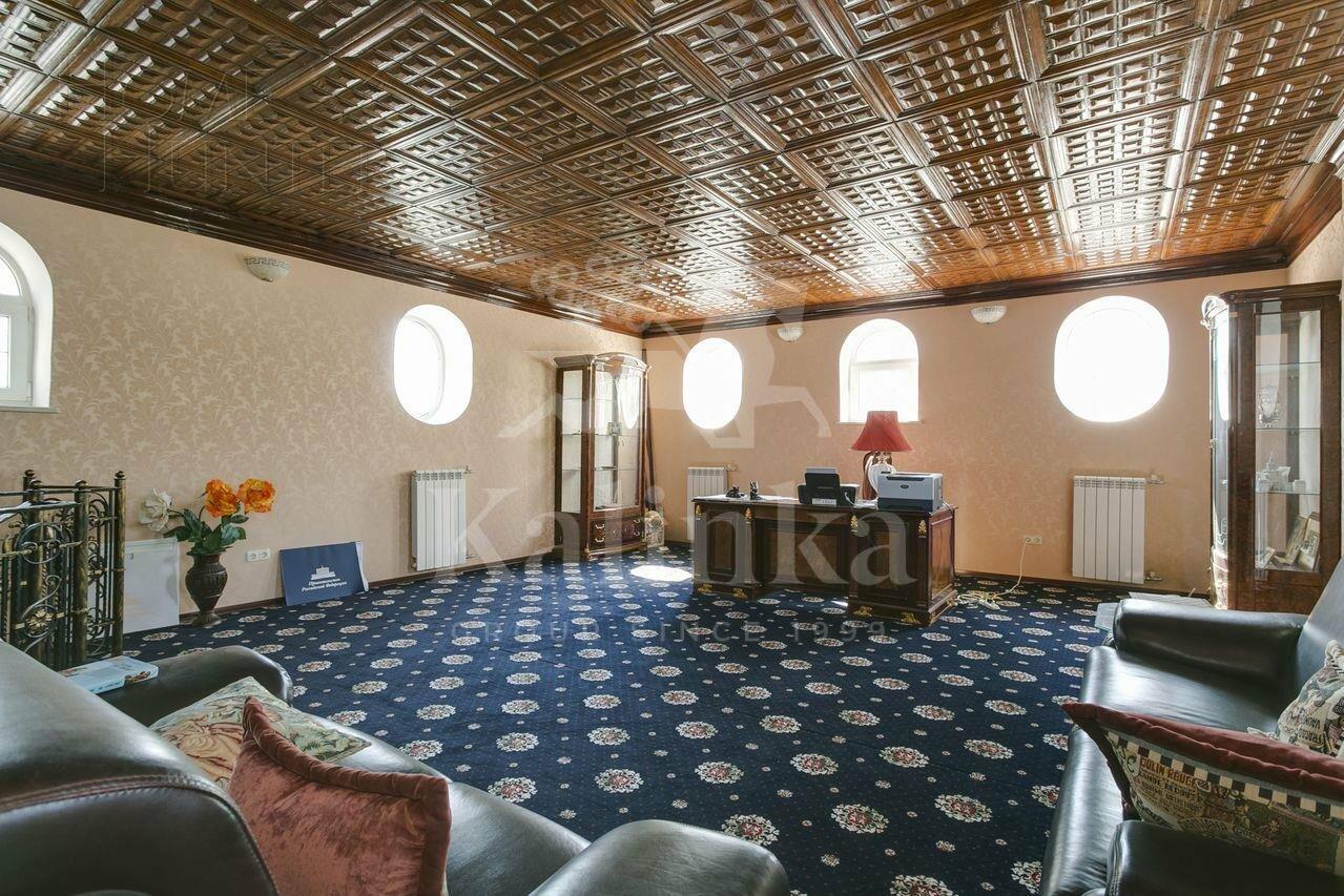 2-этажный коттедж 1 000 м² с отделкой