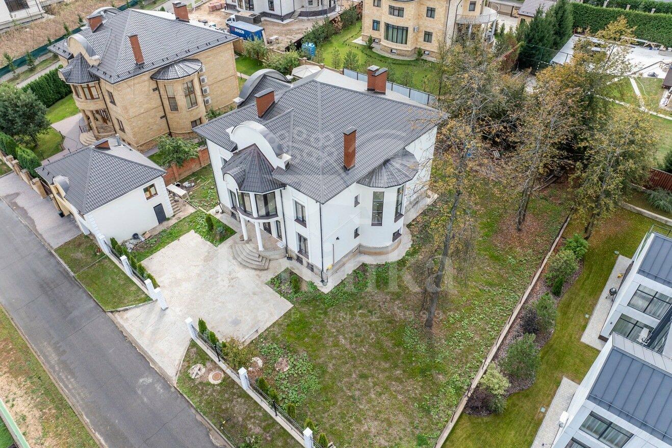 2-этажный коттедж 700 м² без отделки