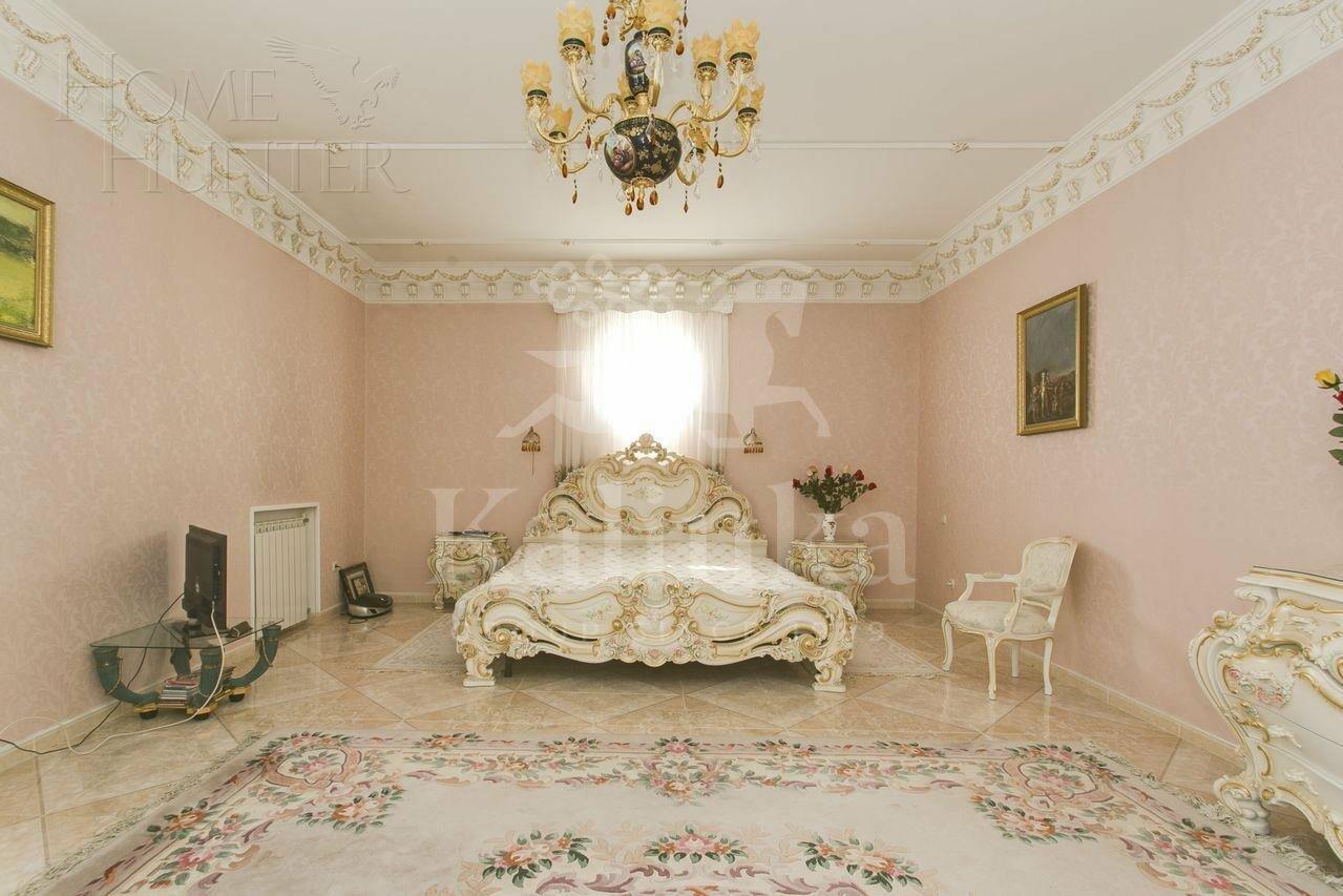 2-этажный коттедж 1 000 м² с отделкой