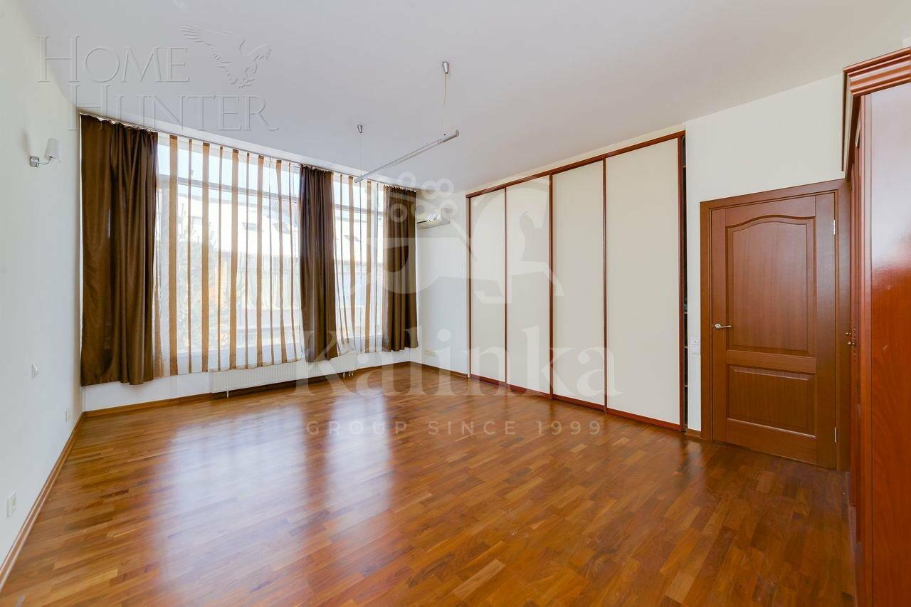 3-этажный таунхаус 405 м² с отделкой