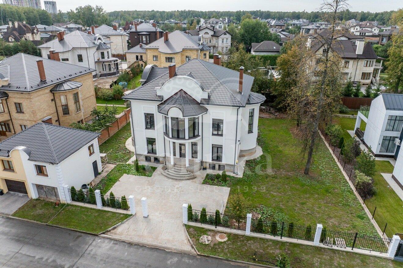 2-этажный коттедж 700 м² без отделки