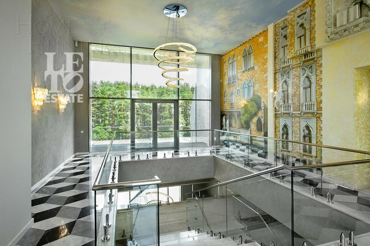 2-этажный коттедж 650 м² с отделкой