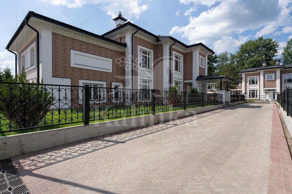 2-этажный коттедж 570 м² с отделкой