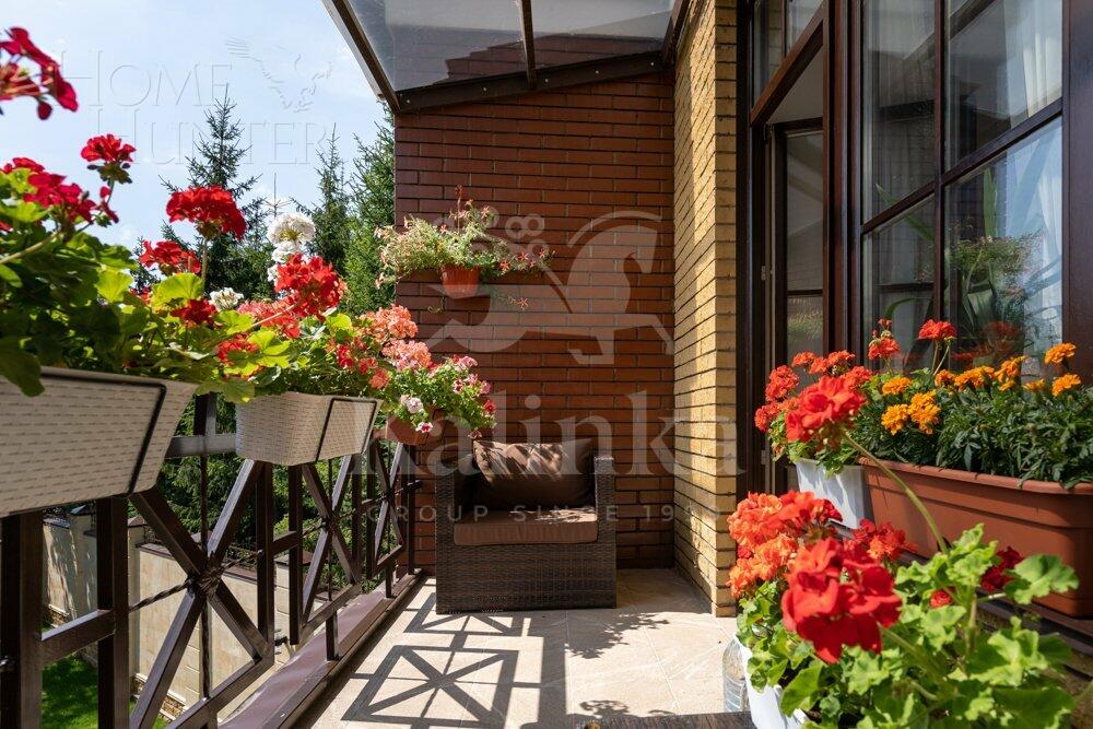 3-этажный таунхаус 400 м² с отделкой