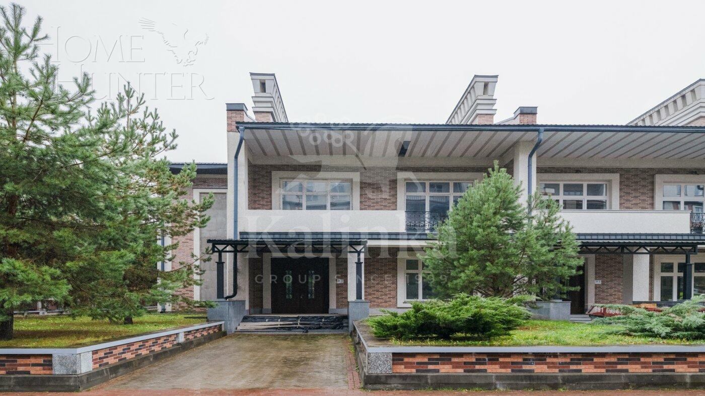 2-этажный таунхаус 640.8 м² без отделки