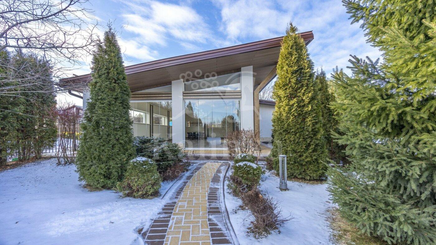 3-этажный коттедж 1 000 м² с отделкой