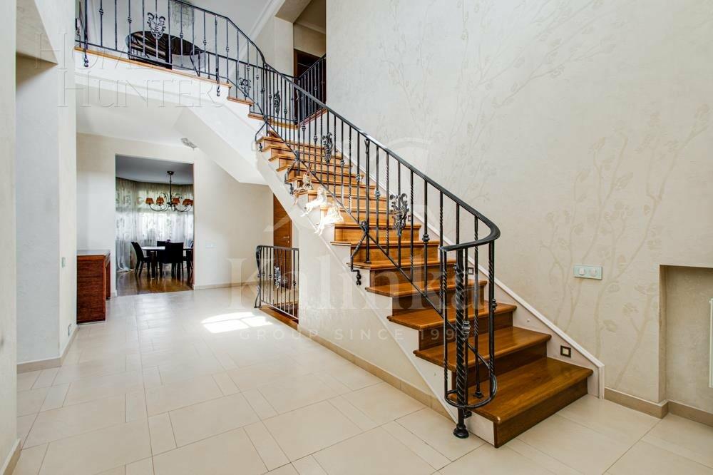 2-этажный коттедж 700 м² с отделкой