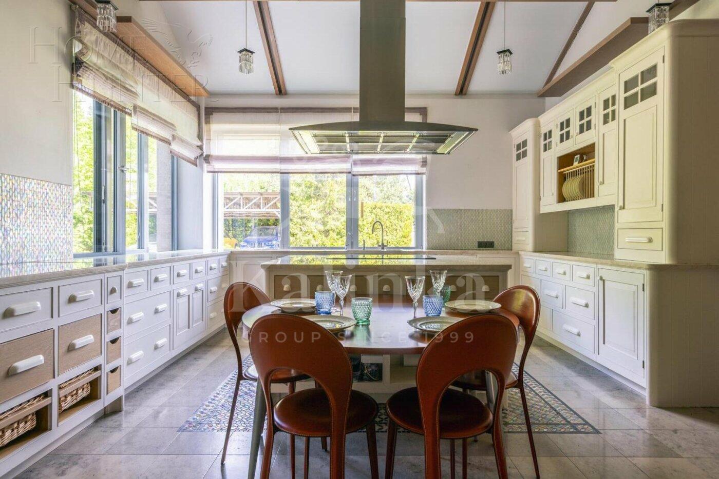 2-этажный коттедж 1 550 м² с отделкой