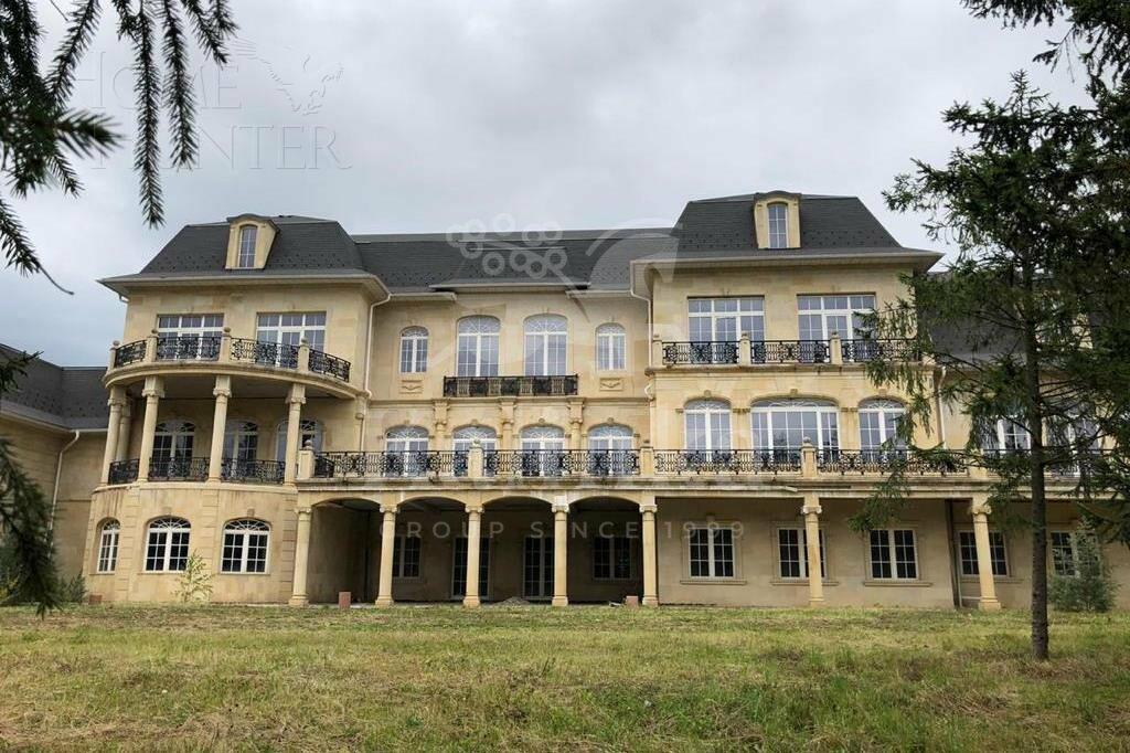 3-этажный коттедж 3 100 м² без отделки