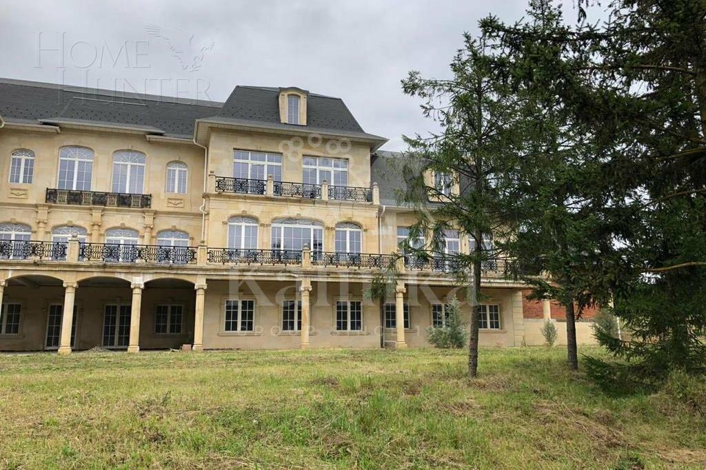 3-этажный коттедж 3 100 м² без отделки