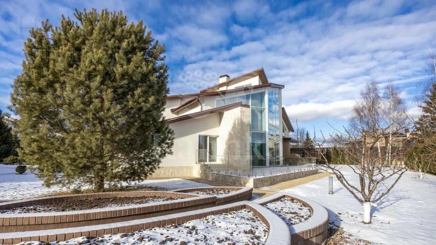 3-этажный коттедж 1 000 м² с отделкой