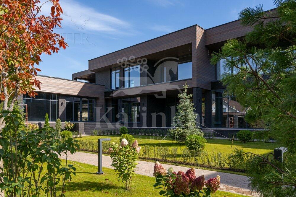 2-этажный коттедж 1 300 м² без отделки