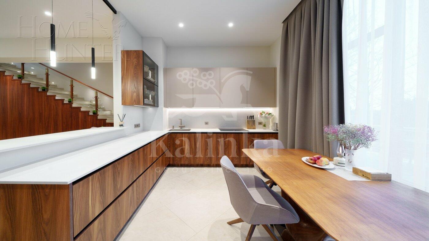 4-этажный таунхаус 278 м² с отделкой