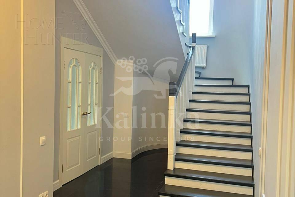 2-этажный коттедж 300 м² с отделкой