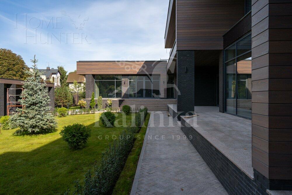 2-этажный коттедж 1 300 м² без отделки