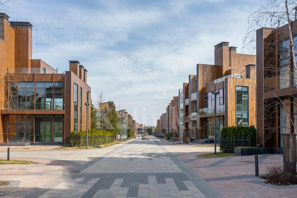 3-этажный таунхаус 240 м² без отделки