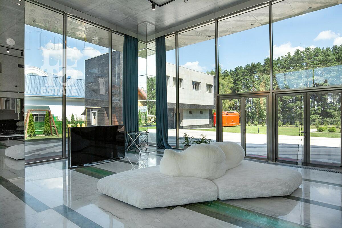 2-этажный коттедж 650 м² с отделкой