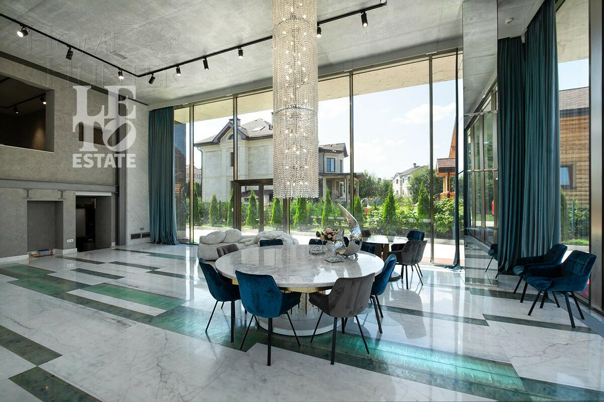 2-этажный коттедж 650 м² с отделкой