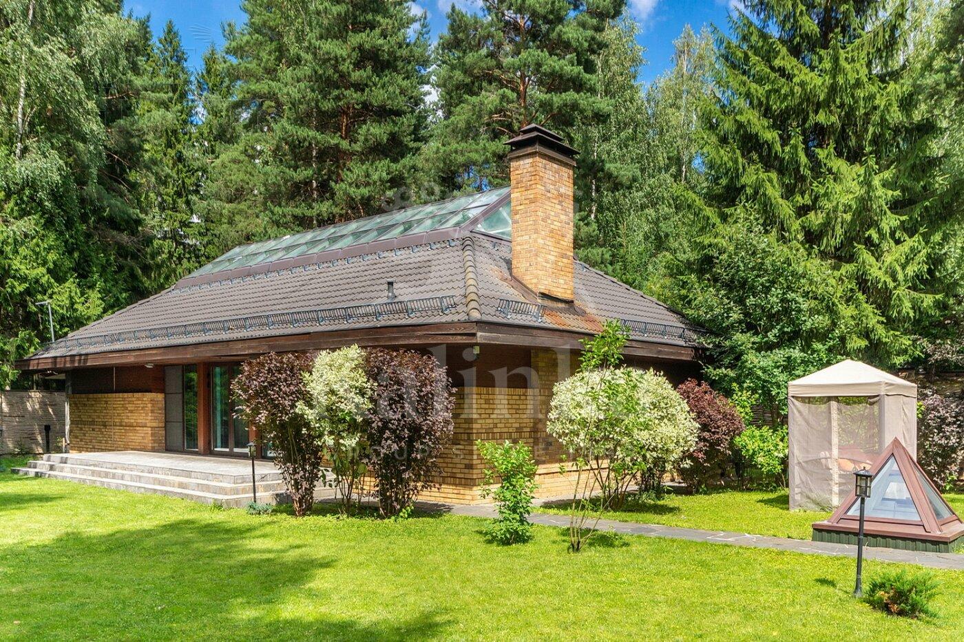 2-этажный коттедж 1 380 м² с отделкой