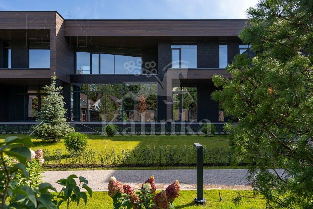 2-этажный коттедж 1 300 м² без отделки