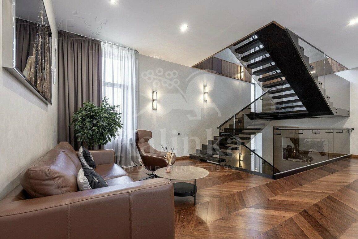 3-этажный коттедж 1 206 м² с отделкой