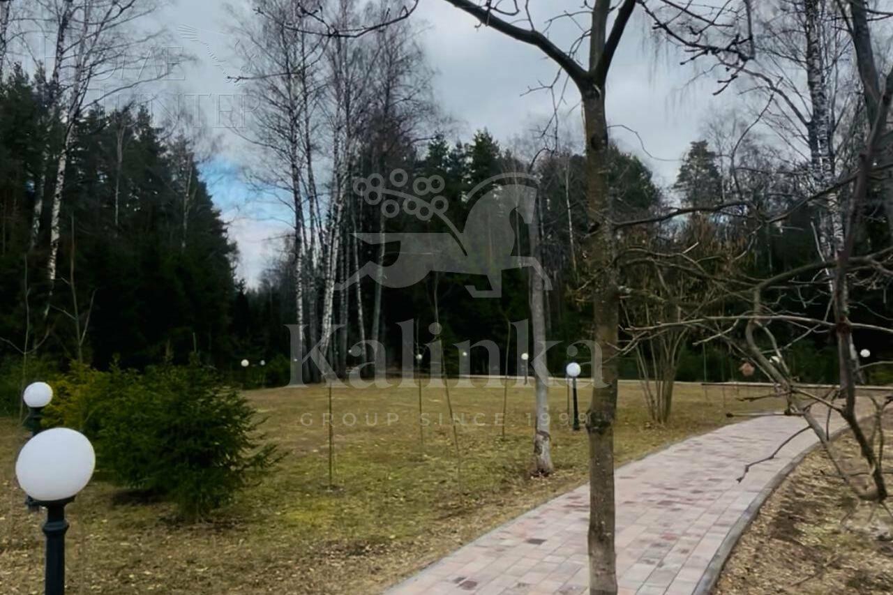 2-этажный коттедж 2 800 м² без отделки