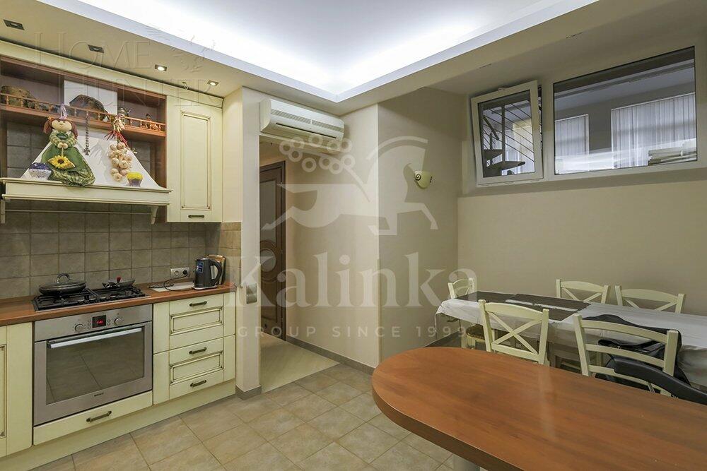 3-этажный таунхаус 400 м² с отделкой