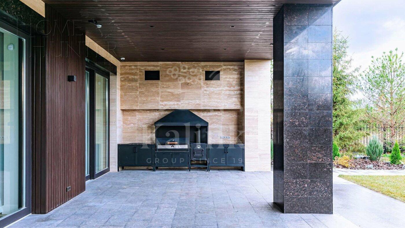 2-этажный коттедж 1 350 м² с отделкой