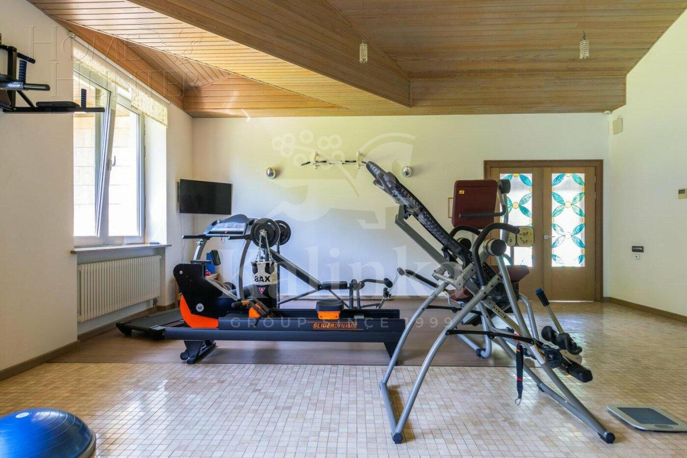 2-этажный коттедж 1 550 м² с отделкой