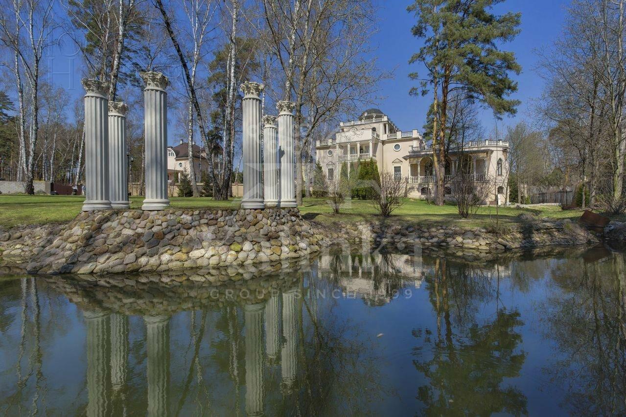 2-этажный коттедж 1 000 м² с отделкой